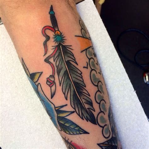 tattoo feder|traditional feather tattoo.